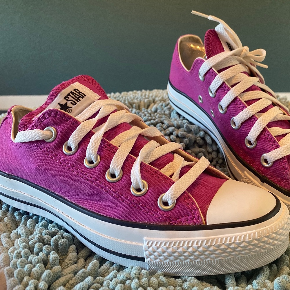 Converse Women's Chuck Taylor All Star Sneakers - Maroon Size 7
